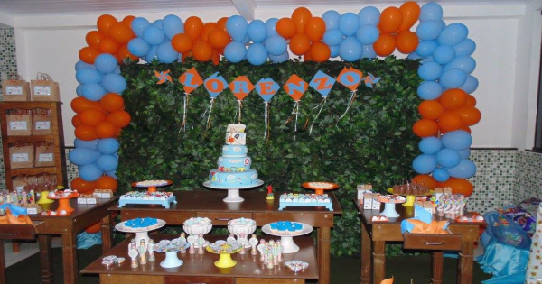 Decoração de Festa com 20 Toalhas e 100 Capas